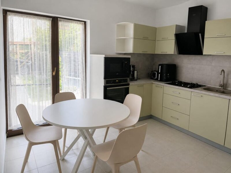 Darza (Buftea), casa, carport, curte cocheta, utilata si mobilata