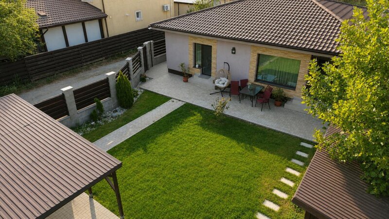 Darza (Buftea), casa, carport, curte cocheta, utilata si mobilata