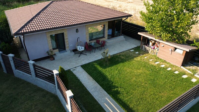 Darza (Buftea), casa, carport, curte cocheta, utilata si mobilata